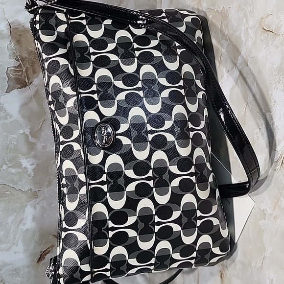 Coach Holden Crossbody bag in black and white signature - Picture 10 of 11